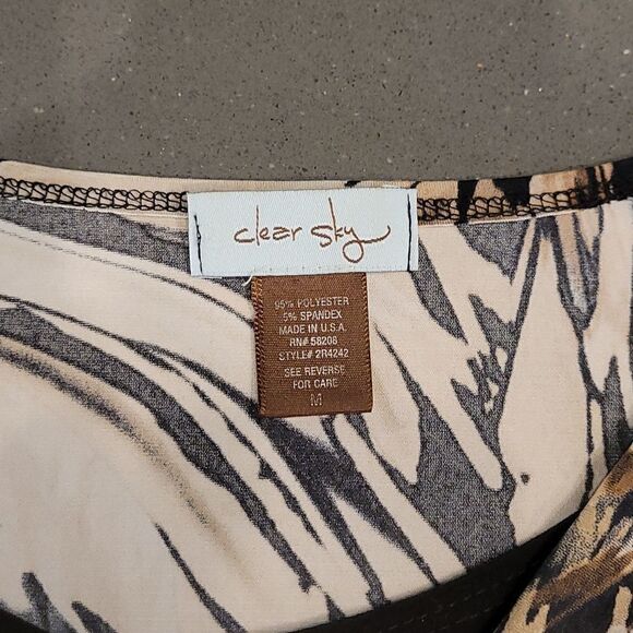 Clear Sky Black and Tan Top - Picture 4 of 7